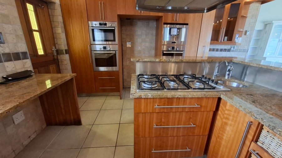 4 Bedroom Property for Sale in Menkenkop Western Cape
